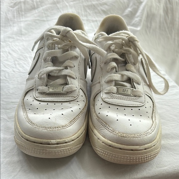 Size 5.5 Youth Nike White Air Force 1 Runners - Picture 1 of 12